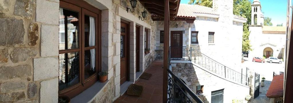 Ξενωνασ Σελινουντα Hotel Kosmas Exterior photo
