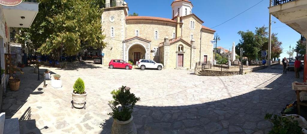 Ξενωνασ Σελινουντα Hotel Kosmas Exterior photo